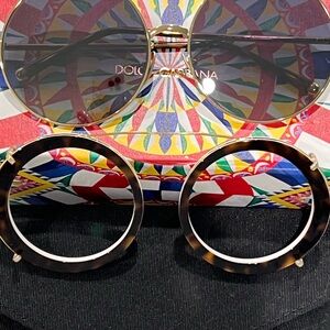Perfect D&G clip round sunglasses with two sided clip! Not a scratch! Lovely!